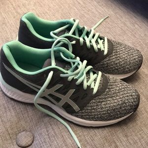 Women’s size 6.5 ASICS gel-exalt 4 sneakers